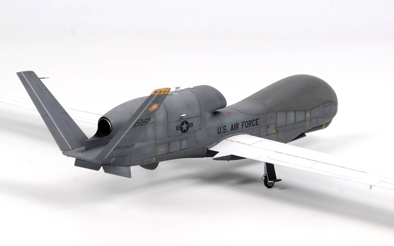 RQ-4B Global Hawk (Premium Edition Kit) | HLJ.com
