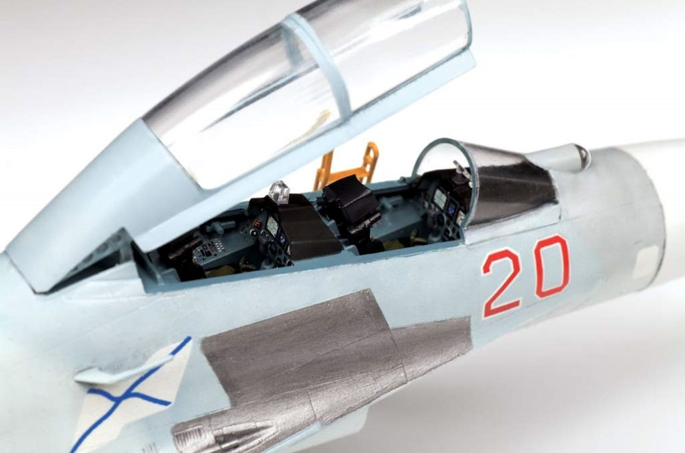 1/72 エアクラフト プラモデル SU-27UB フランカー C 複座練習機