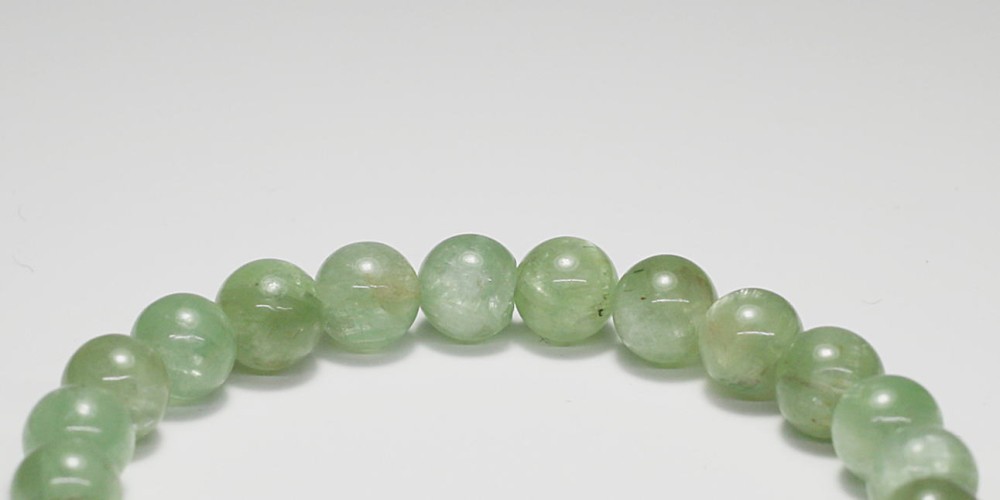 高品質+]タンザニア産グリーンカイヤナイトブレスレット（約8mm玉