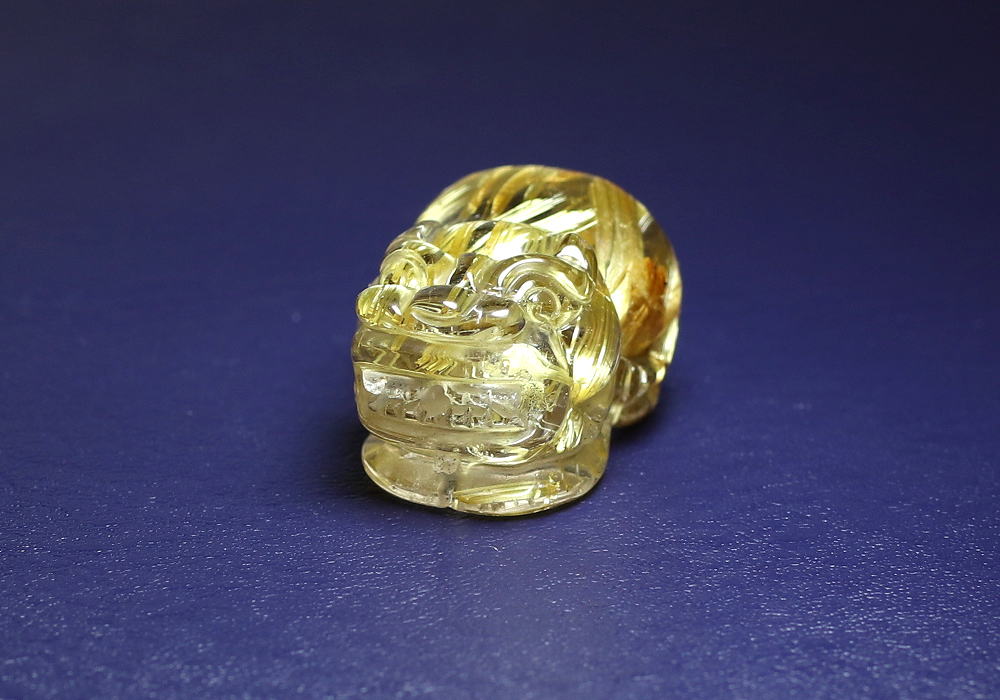 ゴールドルチル彫物（貔貅）台座つき！ ゴールドルチル彫物（貔貅