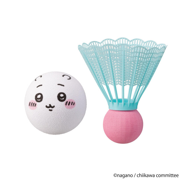 ま～るいボールは「ちいかわ」顔！可愛い面と持ち手でラリーが弾む