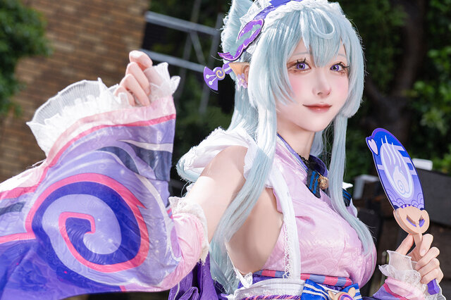 コスプレ】健康的な美脚が光る！『原神』夢見月瑞希が振り向きポーズと