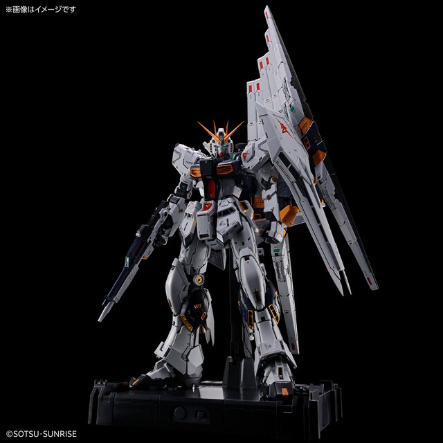 究極のガンプラ「PG UNLEASHED 1/60 νガンダム/LEDユニット」セットが