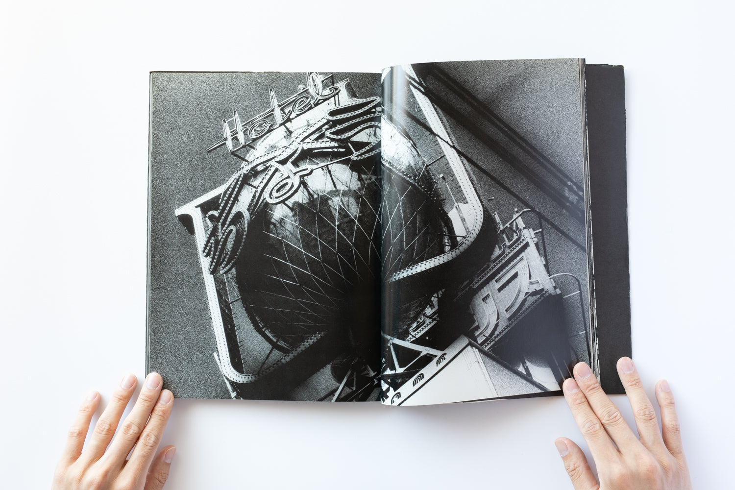 光と影 by 森山大道 – IACK