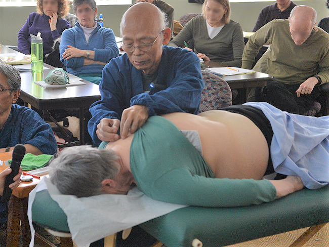 もっと知りたい！積聚治療について、小林詔司先生にインタビューしま