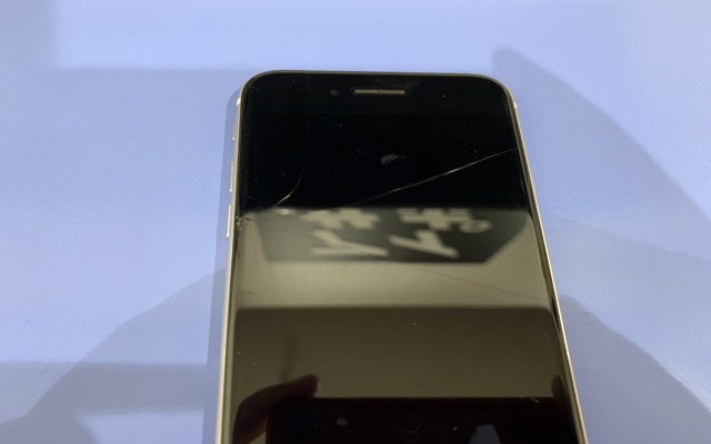 iPhoneSE2画面交換修理事例のご紹介 | iPhone修理アイサポ 修理事例