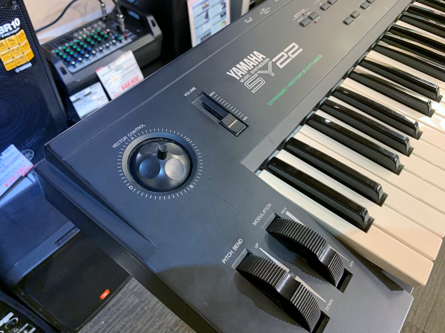 エモすぎるおてごろシンセ #今週の逸品 | イシバシ楽器スタッフブログ