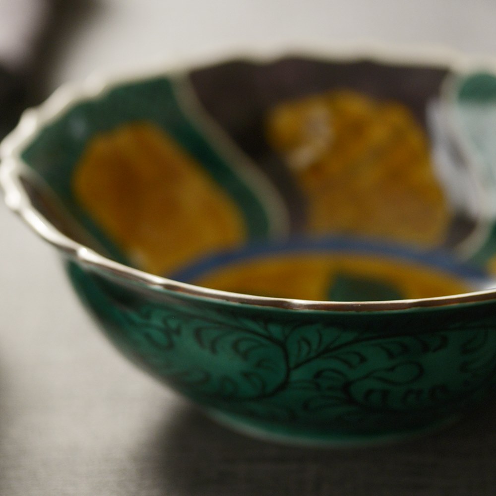 瑛生の器（九谷美陶園）｜吉田屋手椿文様大鉢 ｜作家の器と暮らす。IVORY