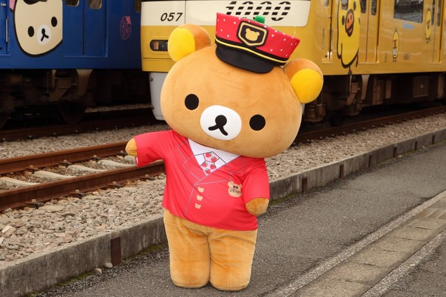 ラッピング電車が3種類も走る！ 京急が「リラックマ」だらけ: J-CAST