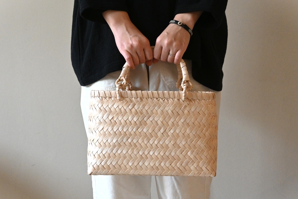 イタヤ細工の少し背の低いかごバッグ - ウェブショップ - jokogumo