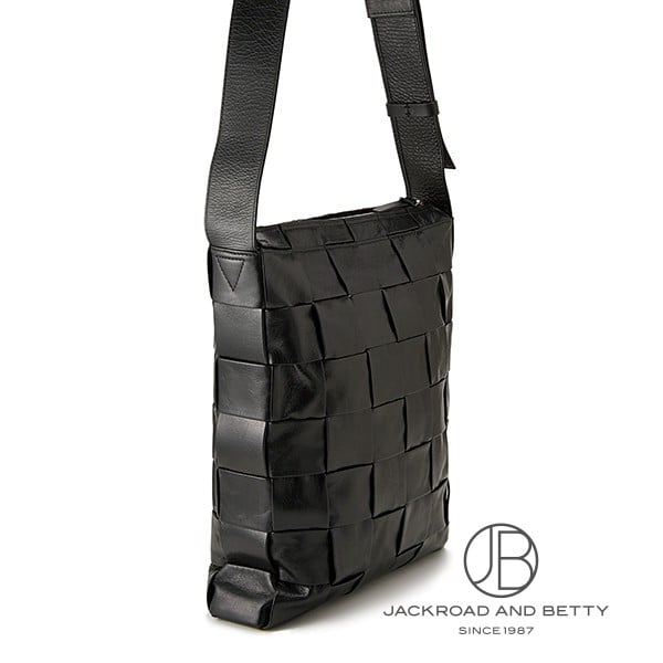 カセット マキシ イントレチャート ショルダーバッグ ブラック 黒