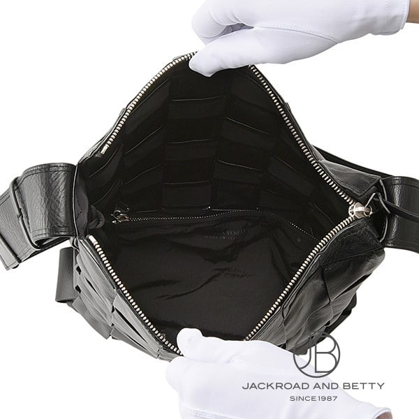 カセット マキシ イントレチャート ショルダーバッグ ブラック 黒