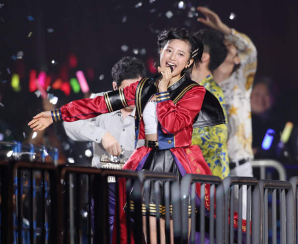 AKB48グループ同時開催コンサートin横浜 写真特集：時事ドットコム