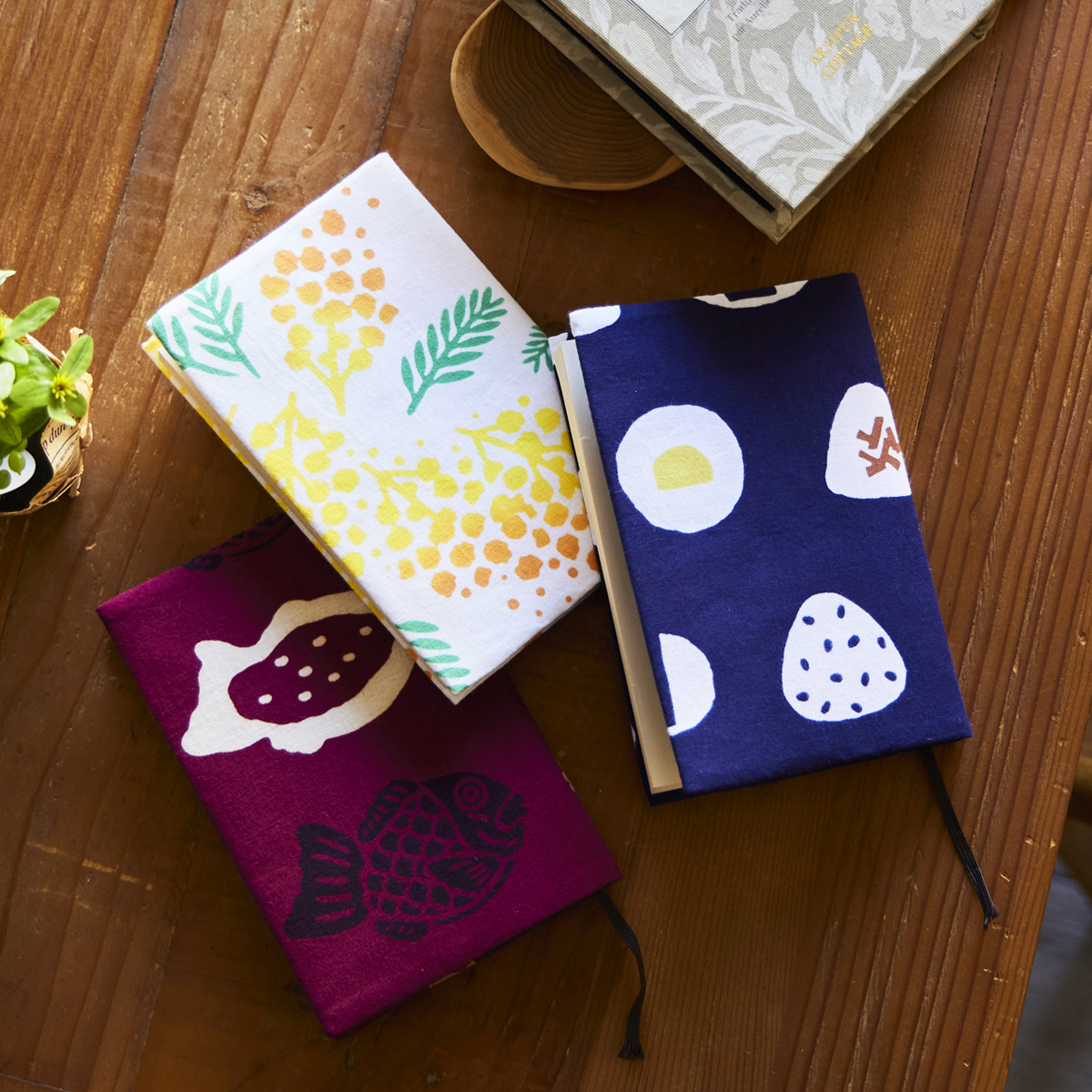 本好き必見！注染ブックカバーで読書時間をもっと心地よく | 新商品