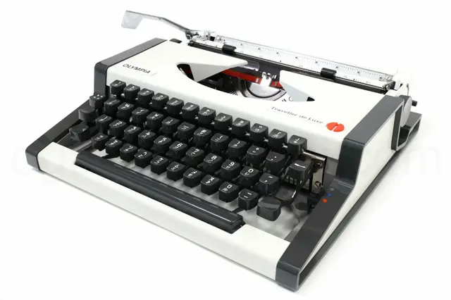 OLYMPIA Traveller de luxe（カナ専用配列） 中古タイプライター