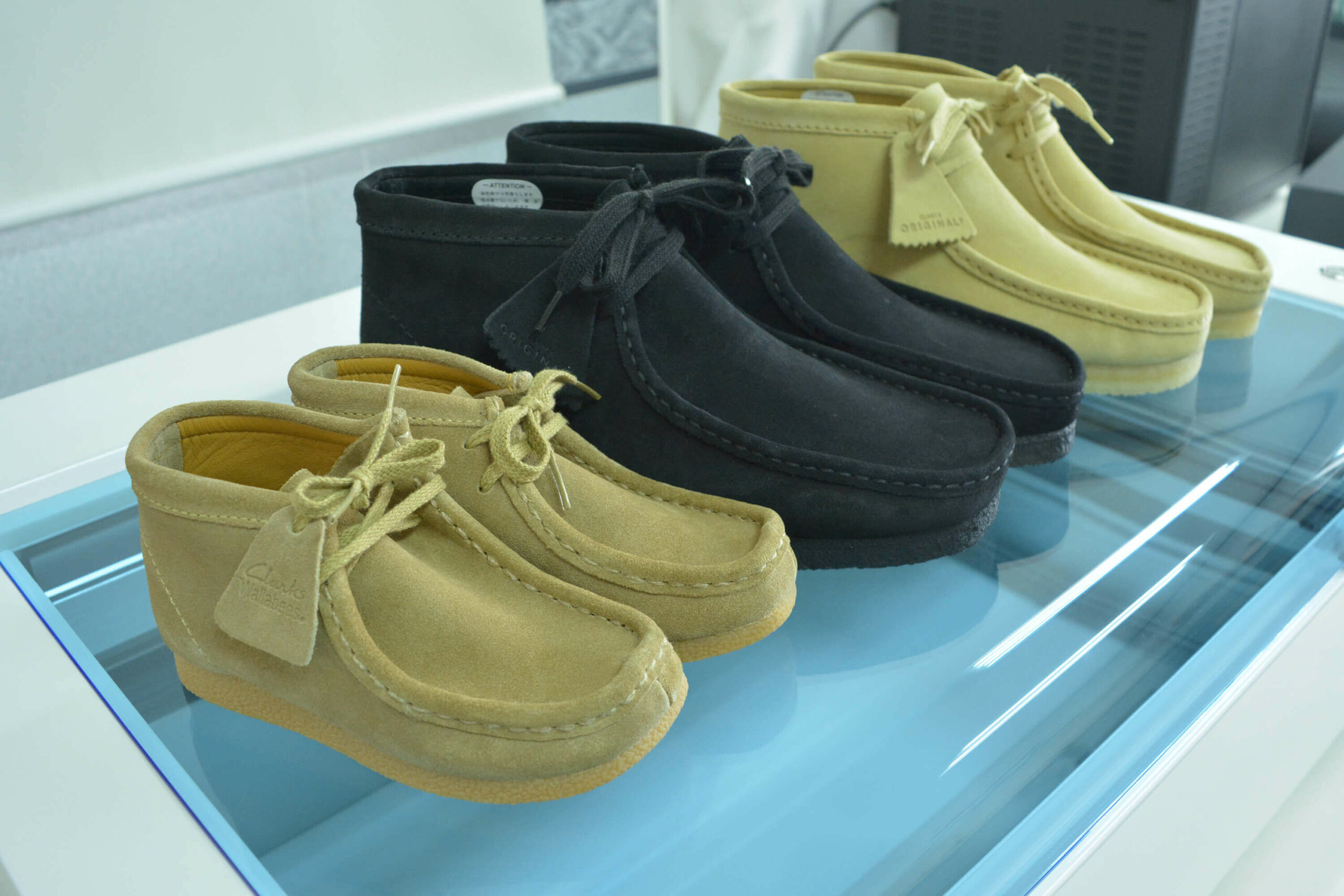 Clarks（クラークス）のワラビーをレーザー加工してみました | オー