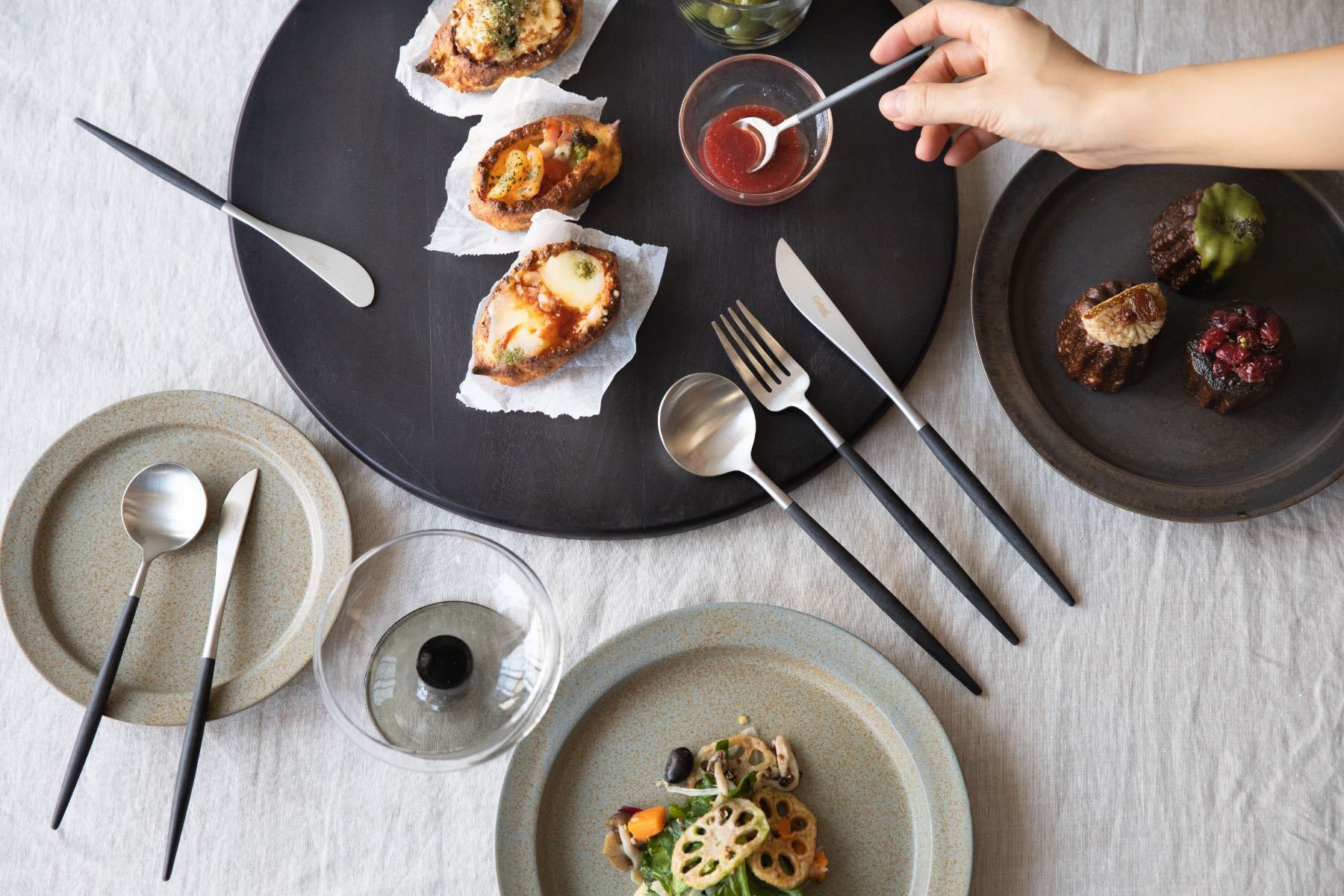 Cutipol GOA ブラック×シルバー｜カトラリー｜オルネ ド フォイユ公式