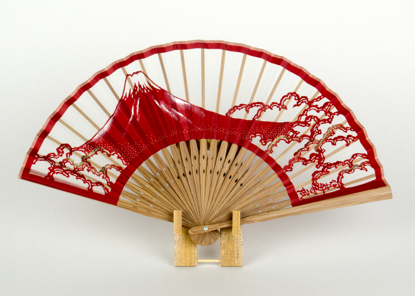 富士山」赤 伊勢型紙扇子 / 伊勢型紙専門店おおすぎ