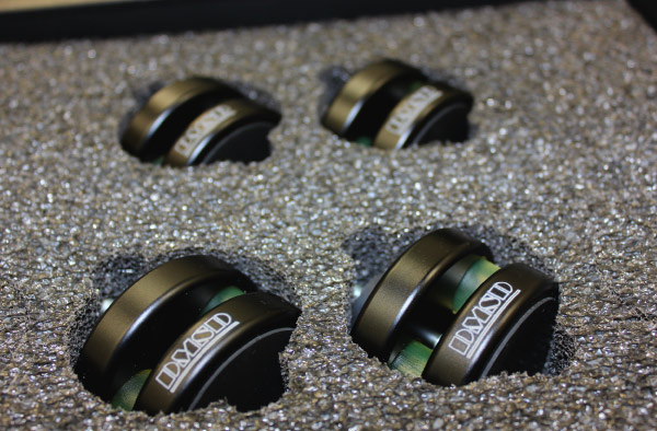 DMSDのターンテーブル用インシュレーター、DECOUPLING FEET FOR