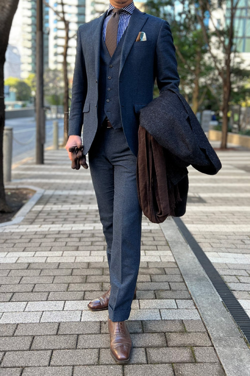 ozie|オジエ フランネル素材のネイビースーツxチェックシャツx