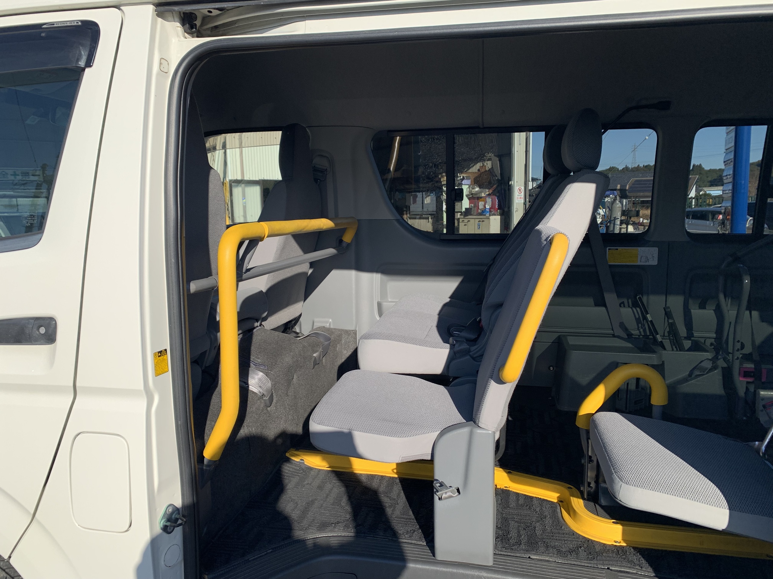 トヨタ ハイエース（リフト車） - くるま工房くろぎ