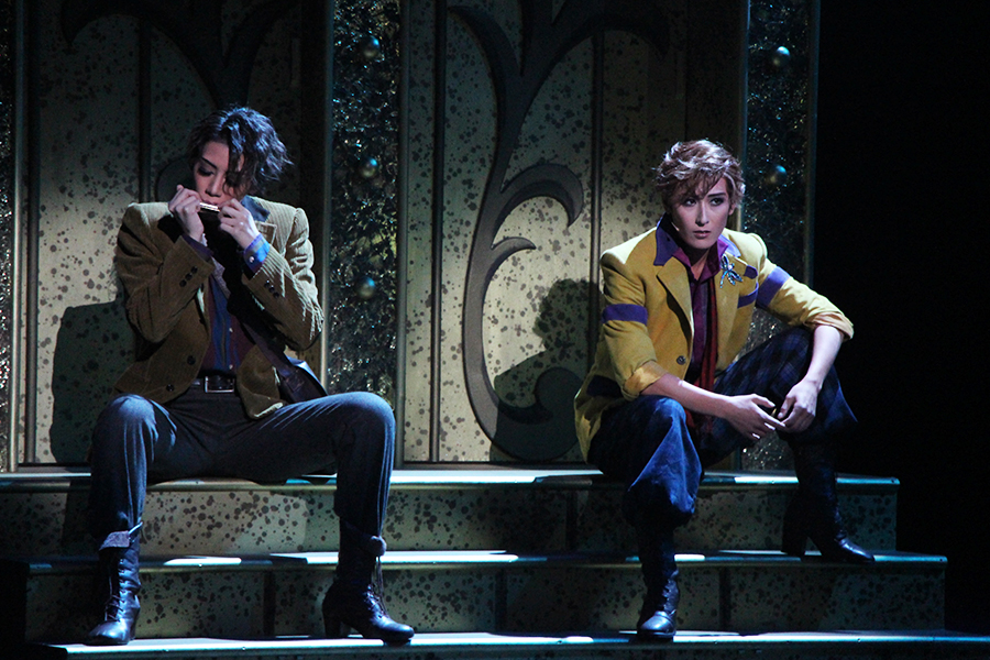 宙組デビュー水美舞斗、最高の笑顔 『RED STONE』大阪で開幕