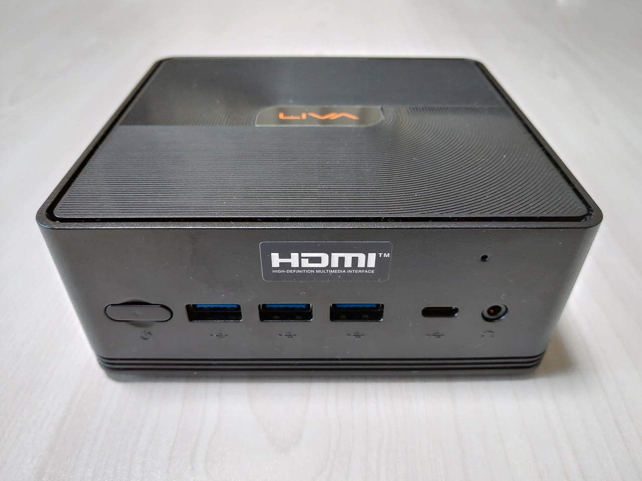 ECS LIVA Z2 – RAMとROM追加で手軽にカスタマイズできるミニ