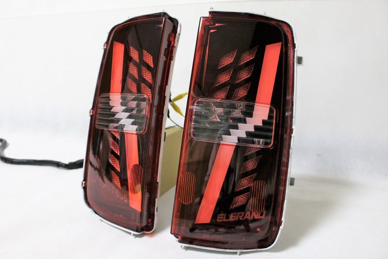 E51 エルグランド フルLEDロアテール 立体アクリル加工 ロゴ入り