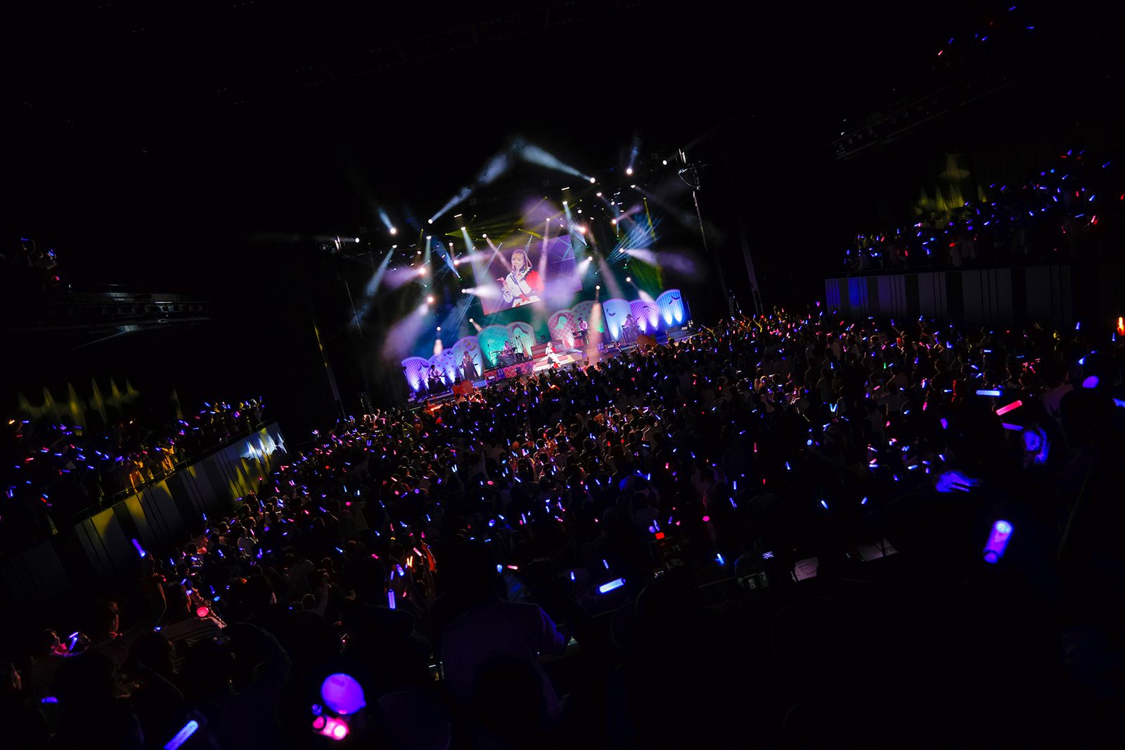 人気アイドル・mona初の“リアル”ワンマンライブ“LAWSON presents