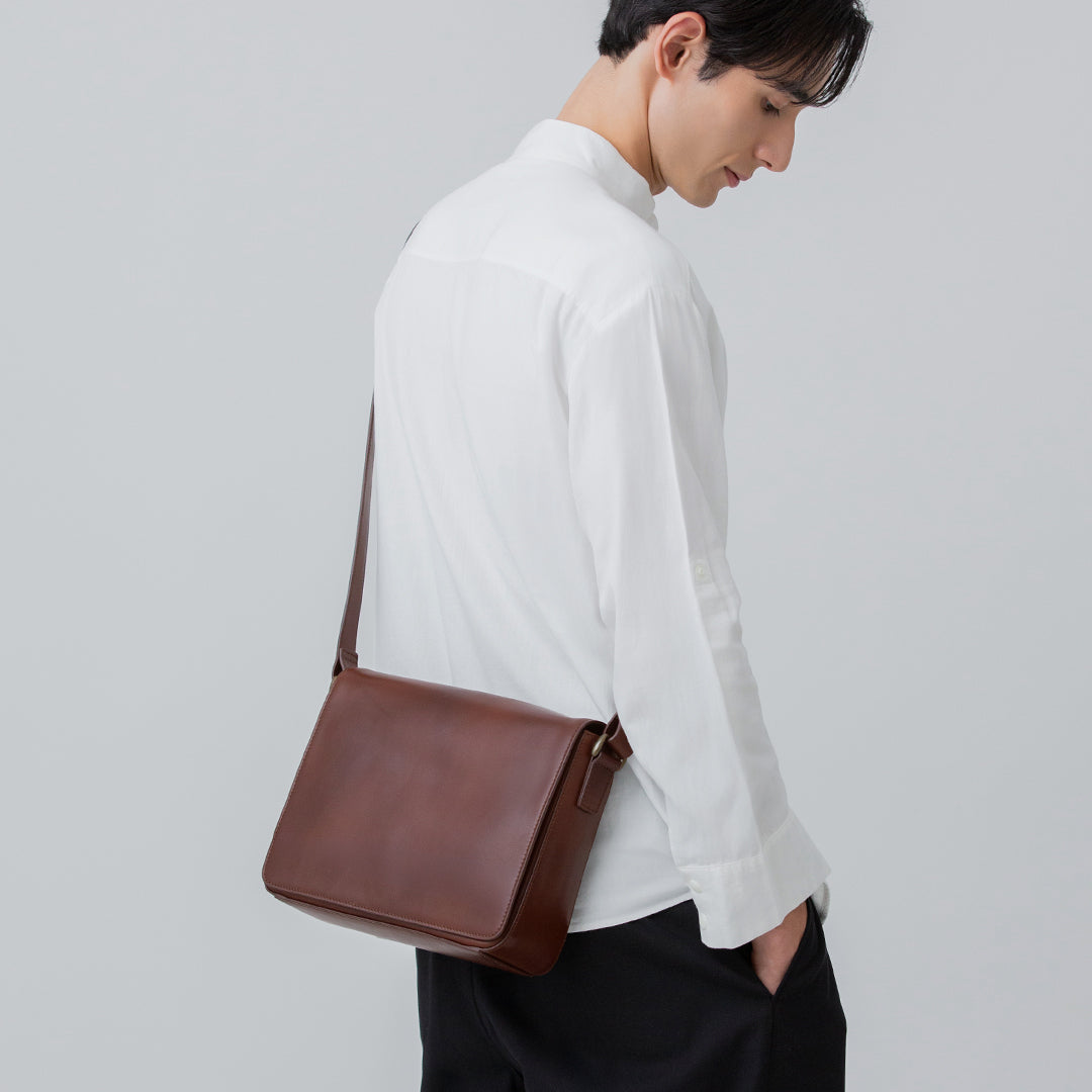 Antique B5 Shoulder／アンティーク B5 ショルダー – マザーハウス