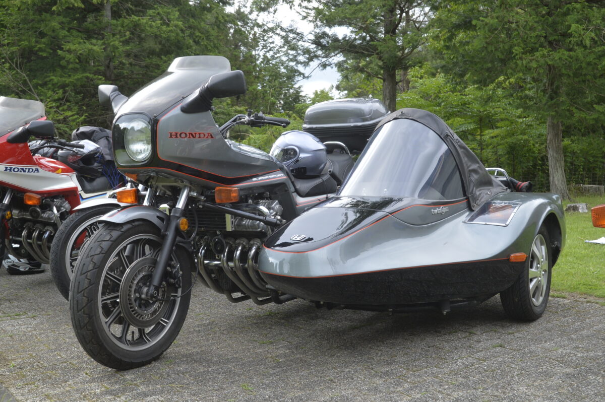 約3年かけてサイドカー仕様に 空冷6気筒エンジンはサイドカーにも