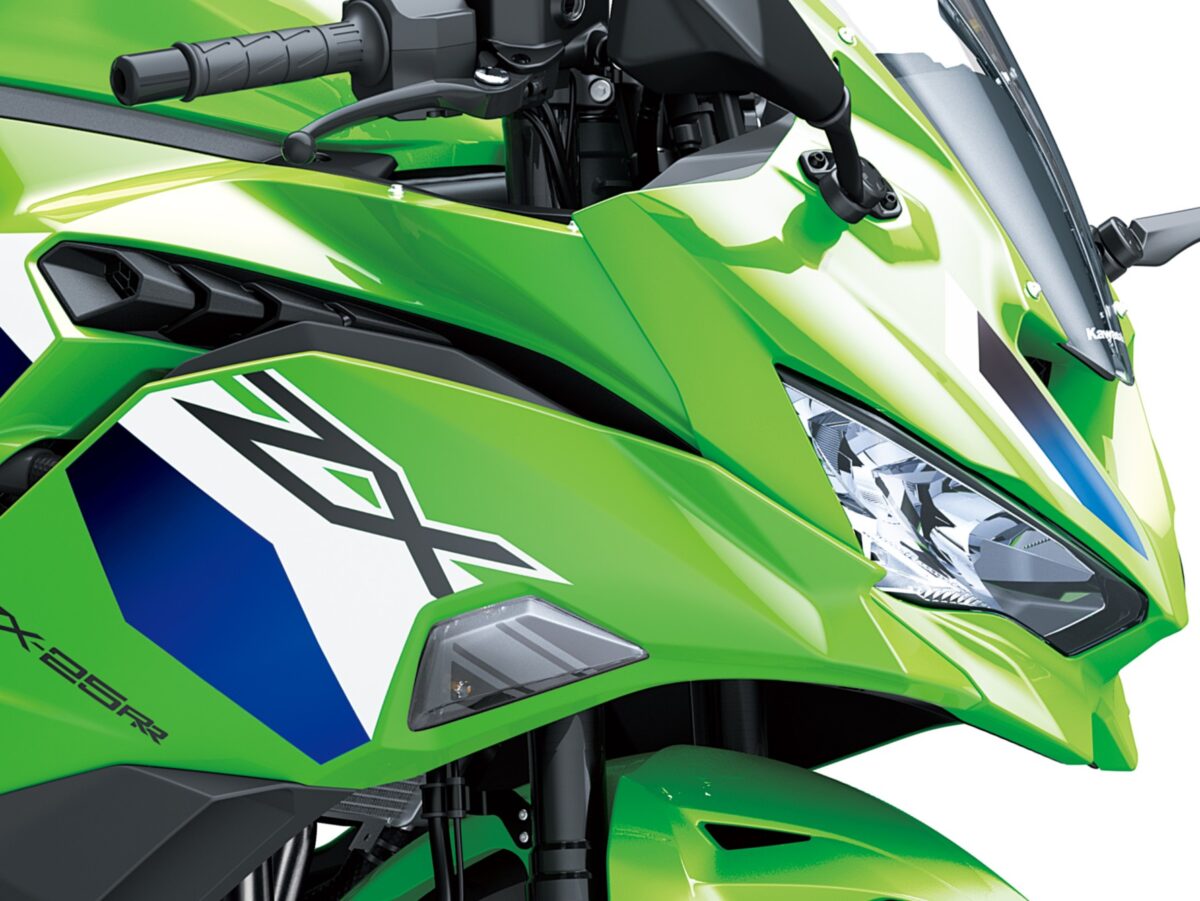 Ninja ZX-25RRが日本初上陸 高性能リヤサスなど専用装備を搭載