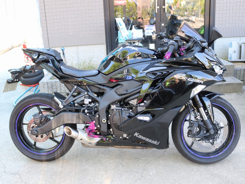 Ninja ZX-25R スクリーン・ステップ・レバー・バーエンド取付