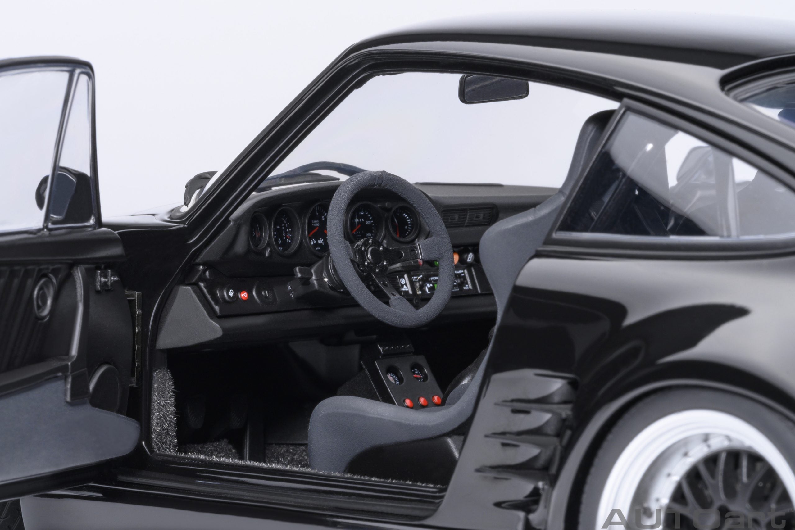 AUTOart 1:18 Porsche 911 (930) Turbo Wangan Midnight “Blackbird