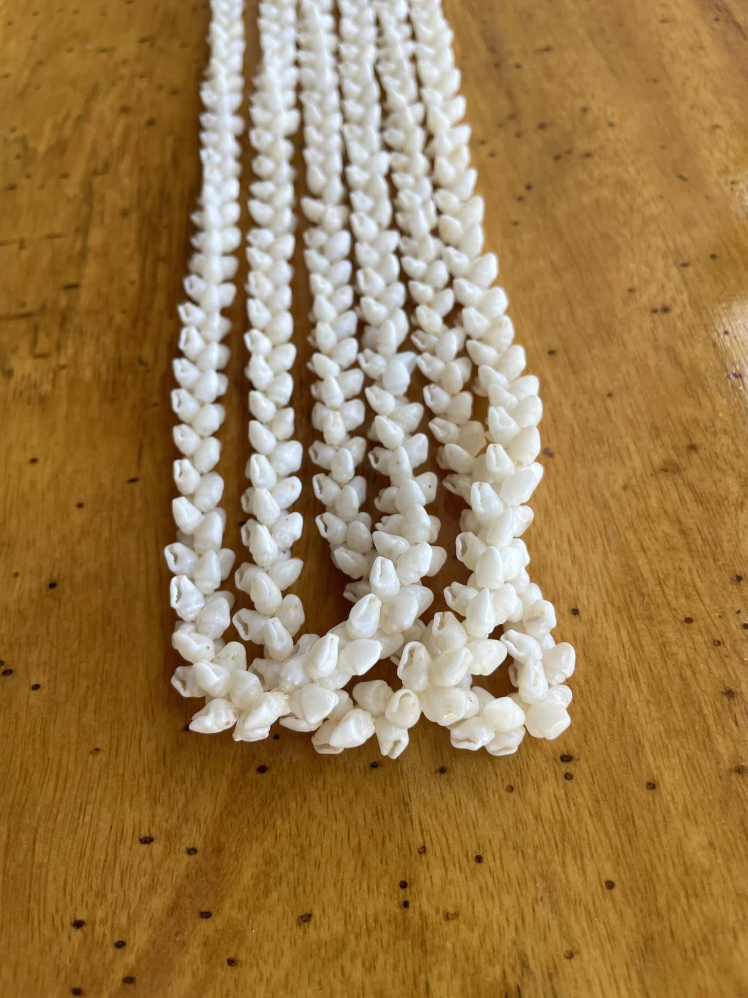 Ni'ihau Lei, 52-Inch 3-Strand Momi Ke'oke'o Wedding Lei - Maui Hands