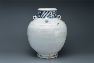 初期伊万里染付紗綾文三耳壷 | 商品詳細 東洋古陶磁の前坂晴天堂