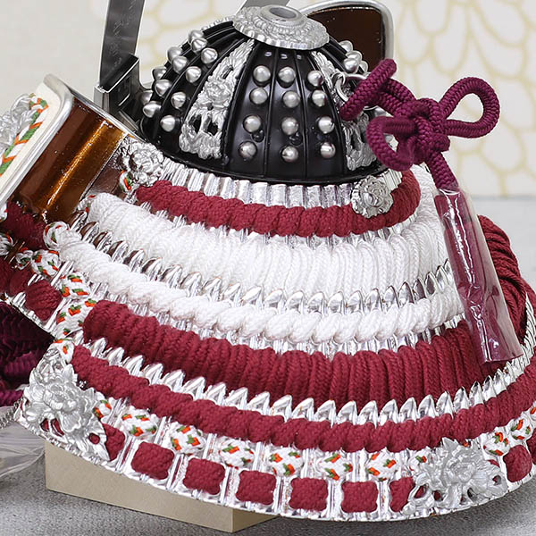 美品】人形の東月木彫箔押竜頭御兜 平安好隆作 陣羽織付き 桜遊星緑