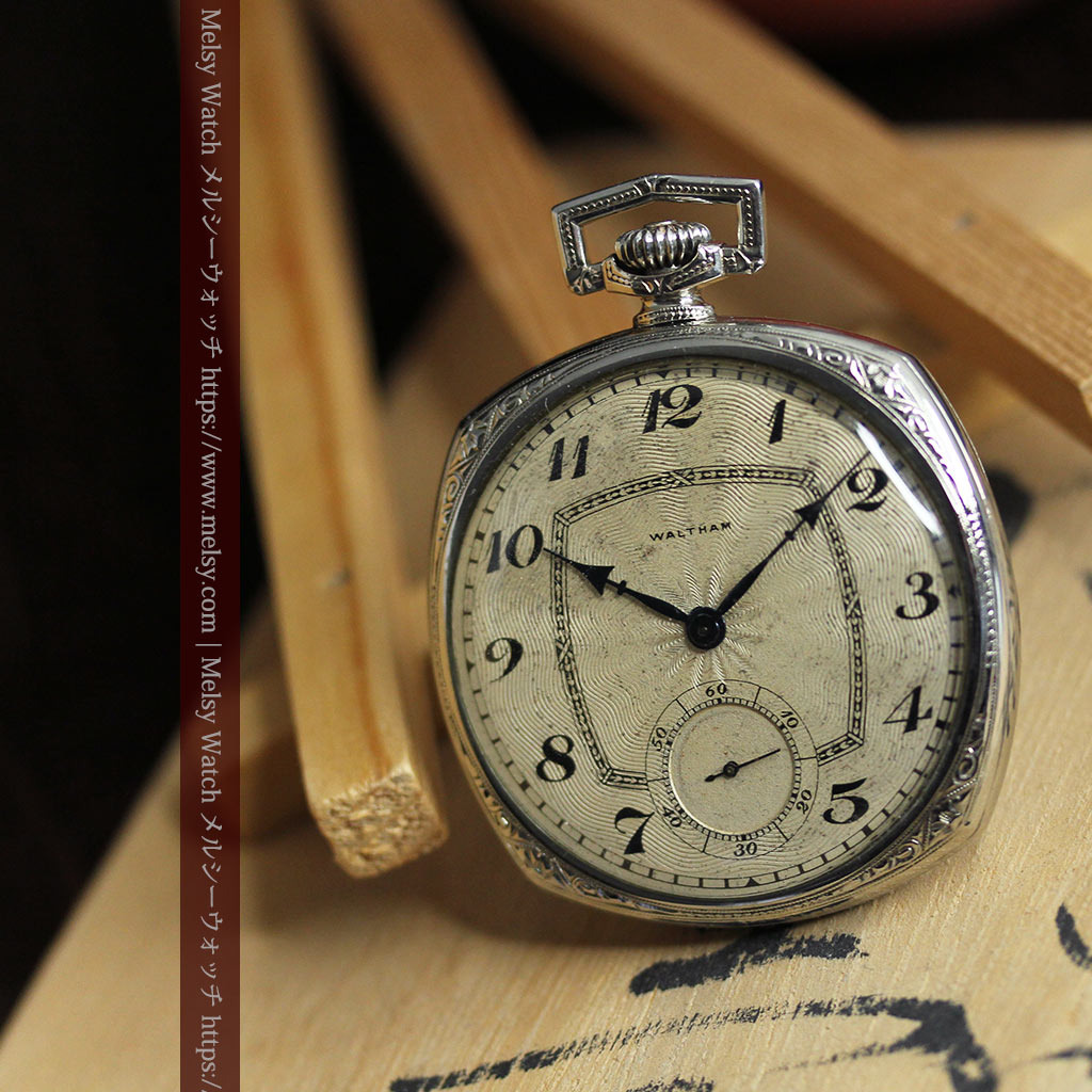 ギョーシェ彫り＆四角形 ウォルサムのアンティーク懐中時計