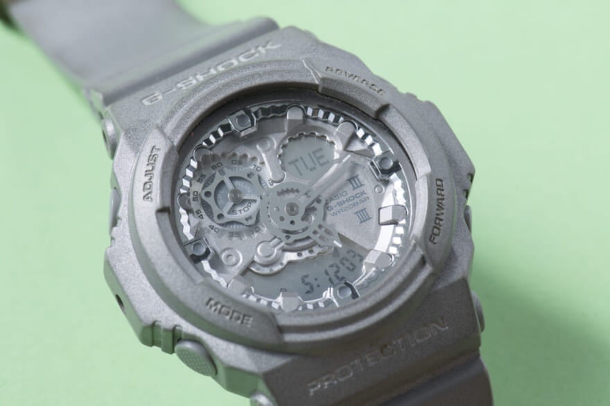 メゾン マルタン マルジェラ」と「G-SHOCK」のモードなコラボウォッチ