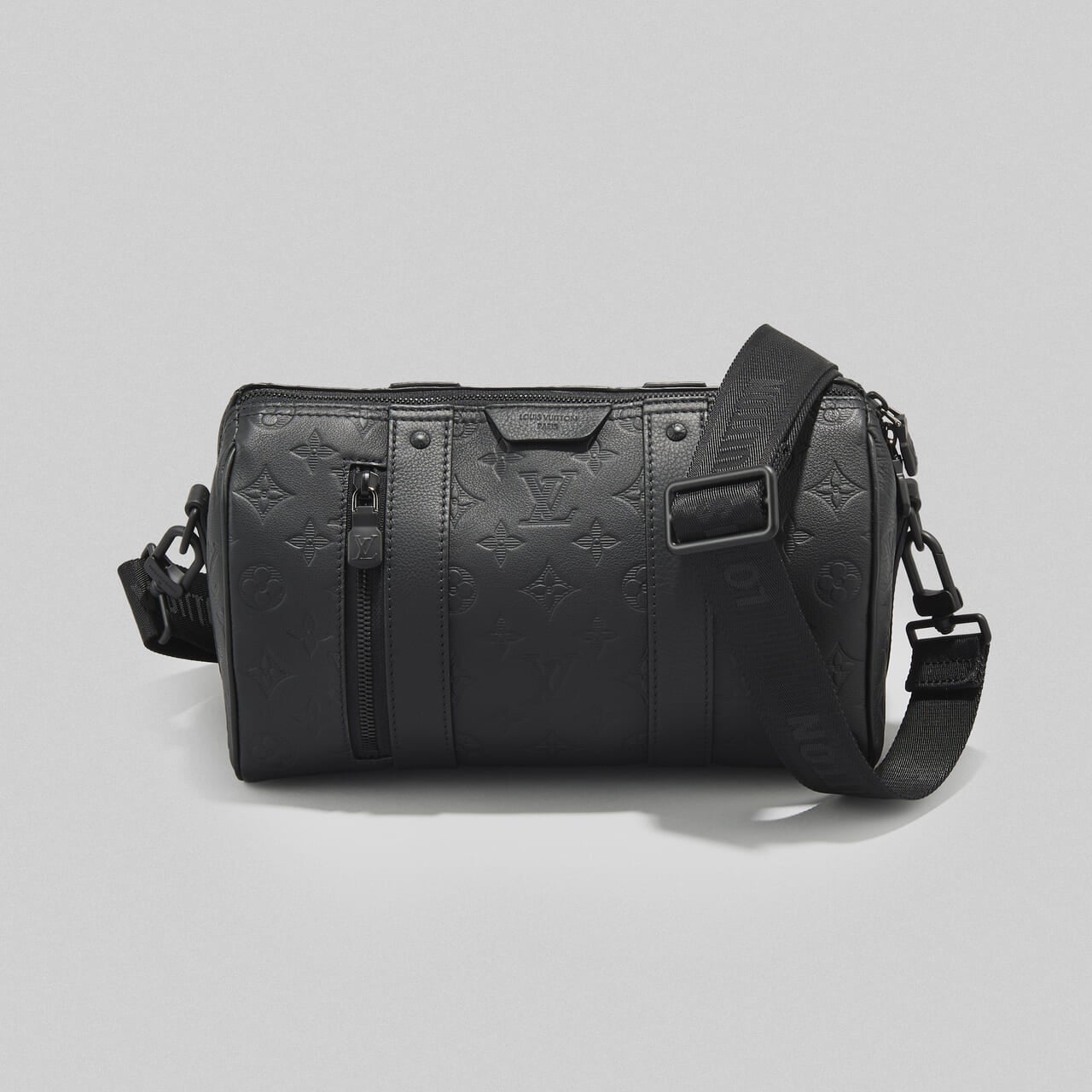 ルイ・ヴィトン」で10月に買うべき名作“黒レザーバッグ”を発見