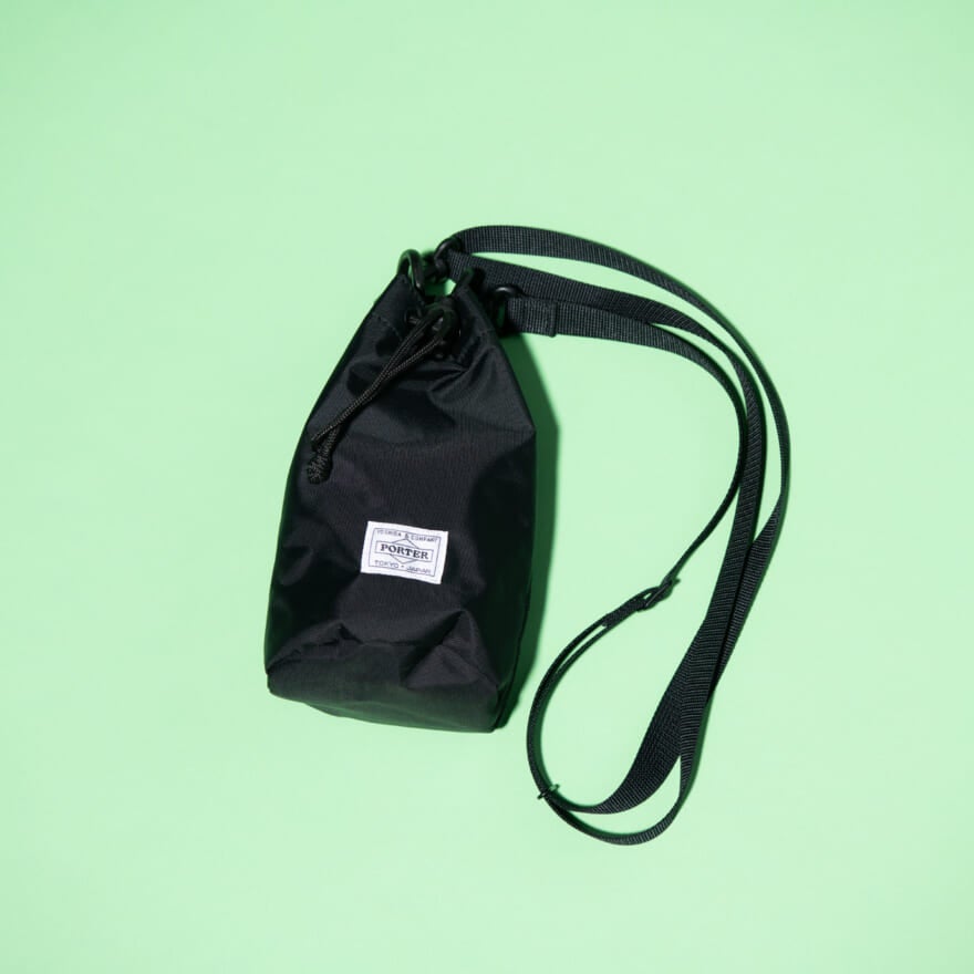 ポーター×ハイクのミニマルな巾着バッグは、休日を身軽に過ごすための