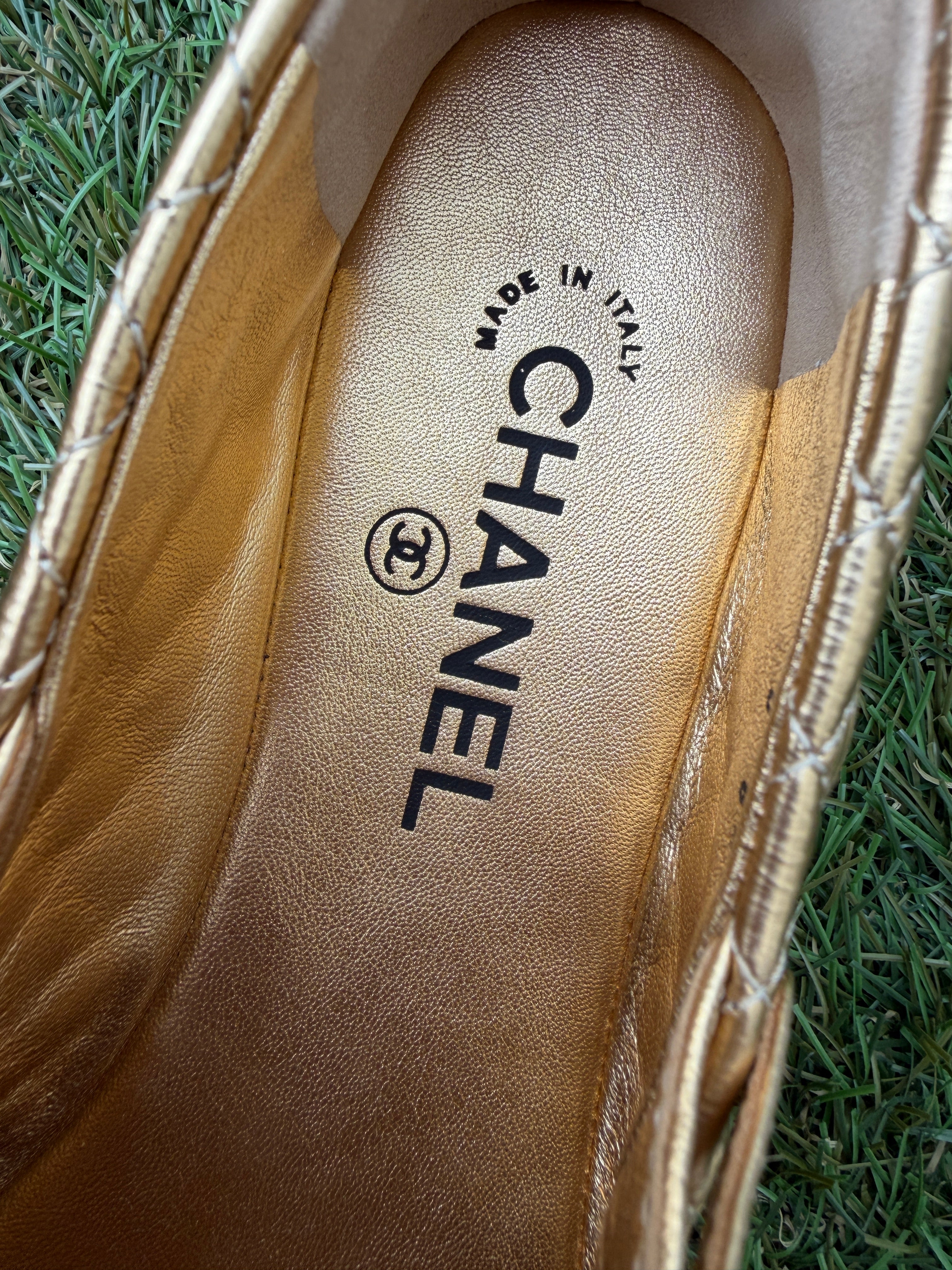 2025 CHANEL CC LOGO METALLIC GOLD LEATHER MARYJANE BALLET