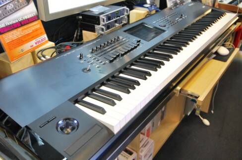 メモリー倍増、ユーザーサンプル機能搭載！KORG KRONOS X 88の店頭展示