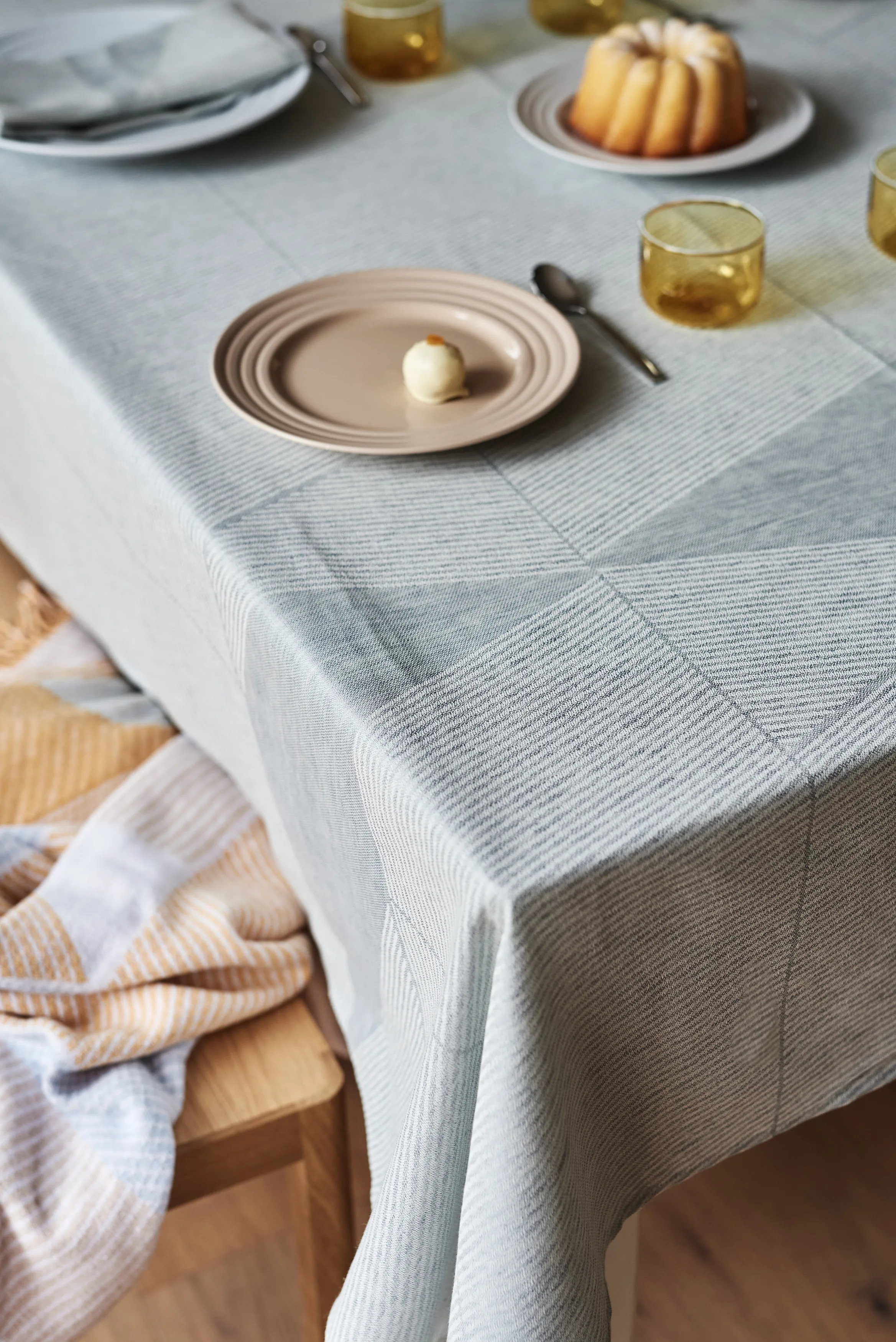 NJRD | 二オール からのGeometric テーブルクロス 147x250 cm