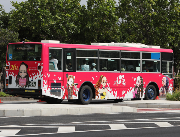 安室引退ラッピングバス、ファンが絵を描き内装にも“愛”｜NEWSポストセブン