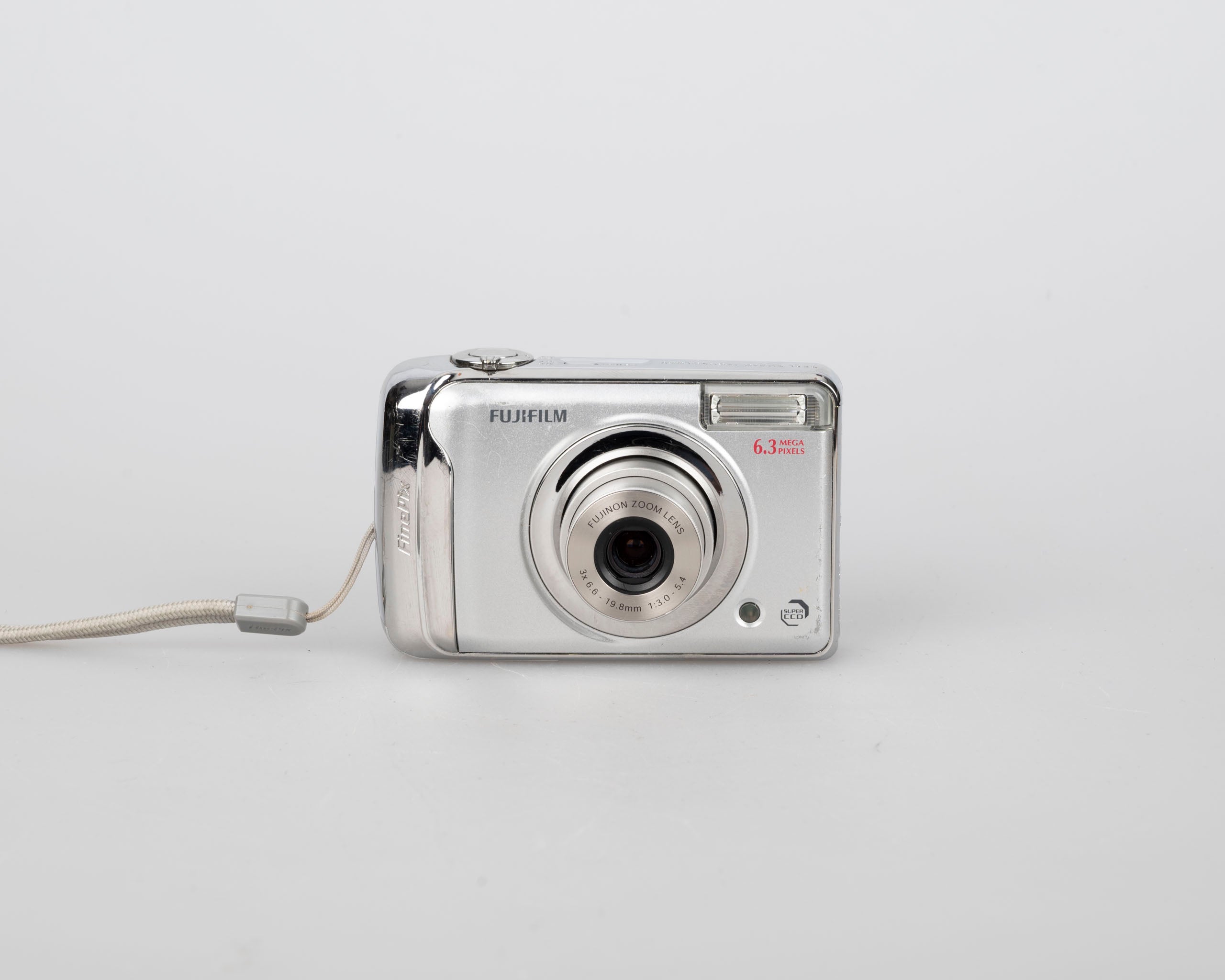 Fujifilm Finepix A610 6.3 MP CCD sensor digicam (uses AA batteries