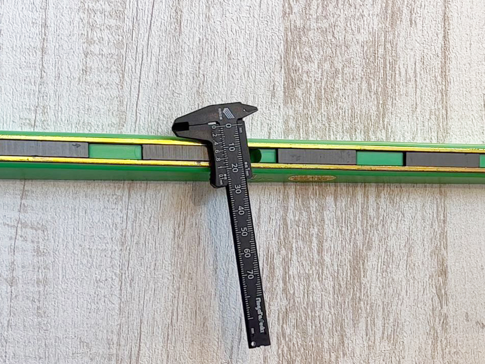 製品情報｜プラスチックノギス 快段目盛 軽快 70mm｜新潟精機株式会社