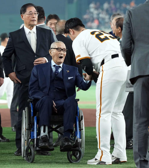 ON並び立つ 88歳長嶋茂雄終身名誉監督と84歳王貞治会長がファンフェス
