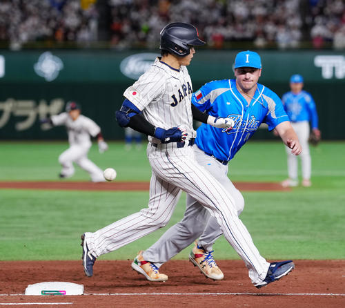 WBC】大谷翔平バントも決めてウインクも決めた！ 仲良しの同僚