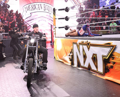 WWE】「地獄の墓堀人」ジ・アンダーテイカーがNXT降臨 ブレイカーを